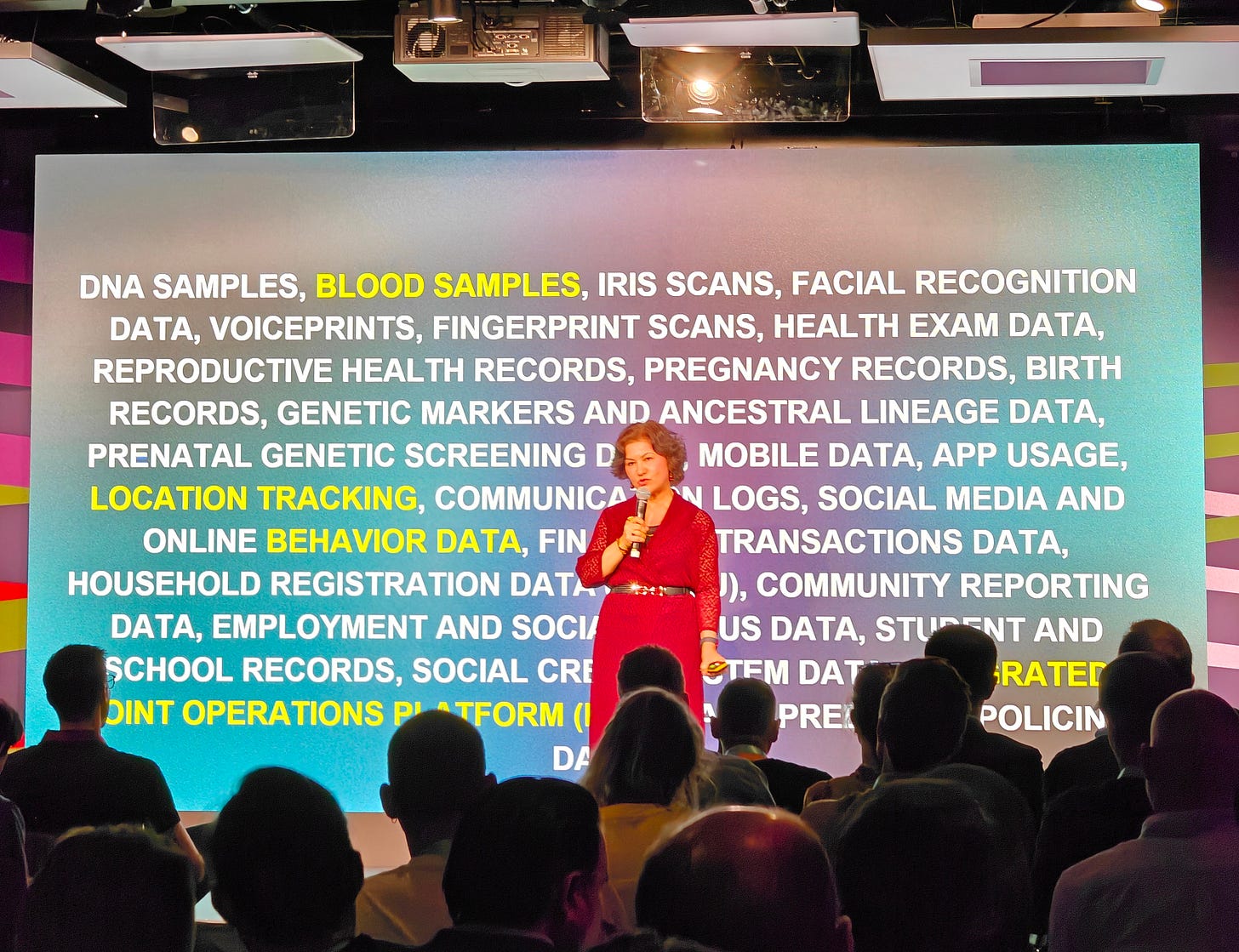 The 30,000-Foot View of the Oslo Freedom Forum 4 维吾尔族活动人士鲁山·阿巴斯在 2025 年奥斯陆自由论坛的自由科技专题讨论会上发表讲话。