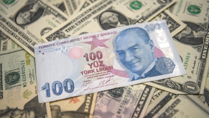 随着里拉暴跌,土耳其人转向探索比特币,以太坊和泰达币