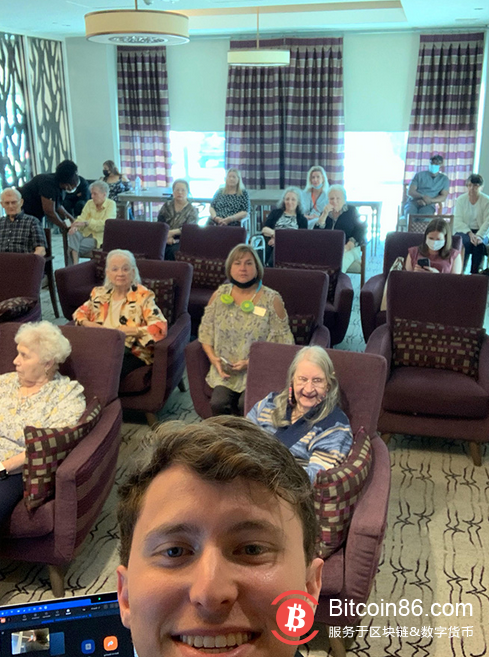 21 岁的年轻人在向老人教授加密货币后遇到了“发人深省”的问题