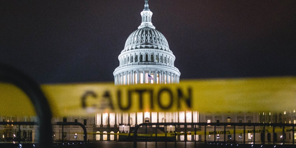 SEC提供辞职,退休员工的$50,000美元