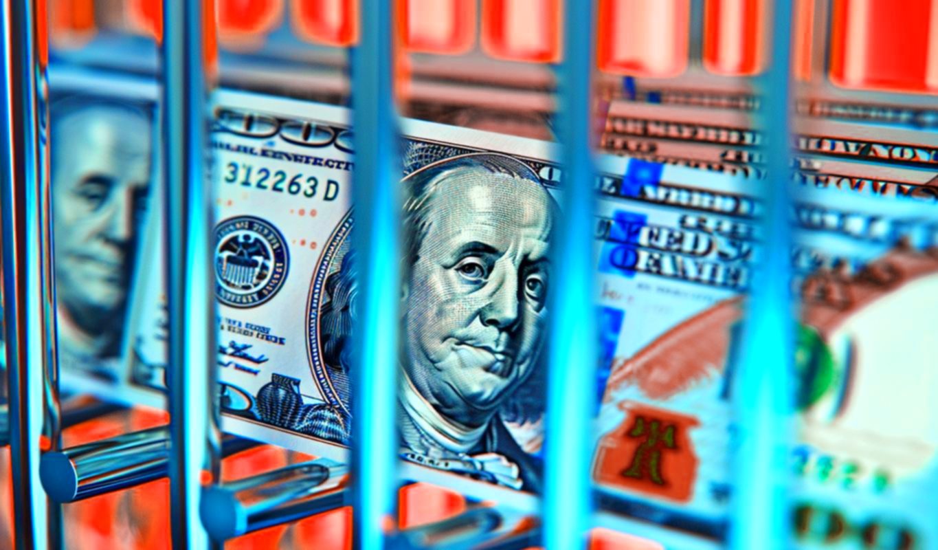 据报道，一名女子的银行账户收到501,450,311美元，她告诉当局她不知道这笔钱从哪里来——现在她面临牢狱之灾