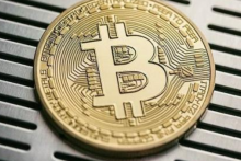 监管调查币安衍生品交易，数字货币下挫，比特币一度跌破5.6万美元