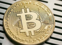 比特币跌跌涨涨，又有7.3万人爆仓，35亿资金被吞！