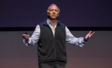 桥水达里奥：比特币“很有可能”像私有黄金一样被取缔