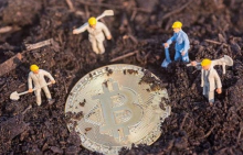 一枚比特币卖到37万，台式机24小时不停挖矿，多久能挖到一个？