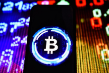 比特币去年11月以来首次突破50天移动均线 一度站上43000美元