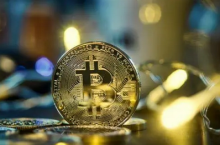 加息恐慌蔓延至加密资产 比特币再度跌破42000美元