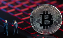 比特币市值占比位于41.6%附近，属于近4年来低点位置