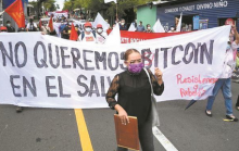 比特币暴跌谁在割韭菜？