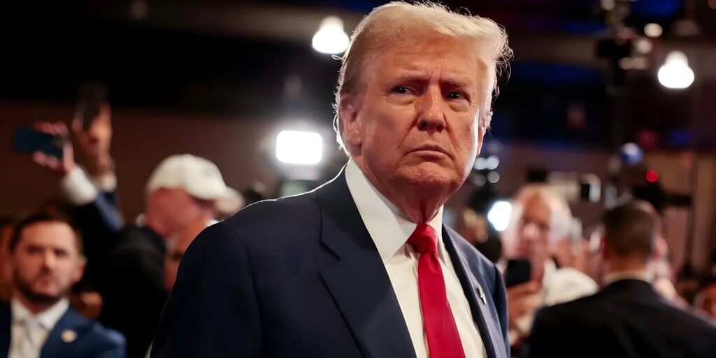 特朗普索拉纳模因硬币坠毁了25%,因为贸易战猛击比特币,狗狗币